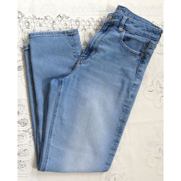 American Eagle Outfitters Denim - American Eagle Mom jeans with distressed embroidered R pocket  Size S **read